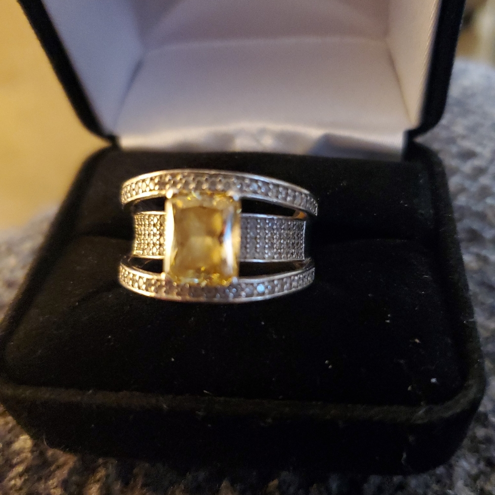 Sterling silver citrine yellow stone size 8